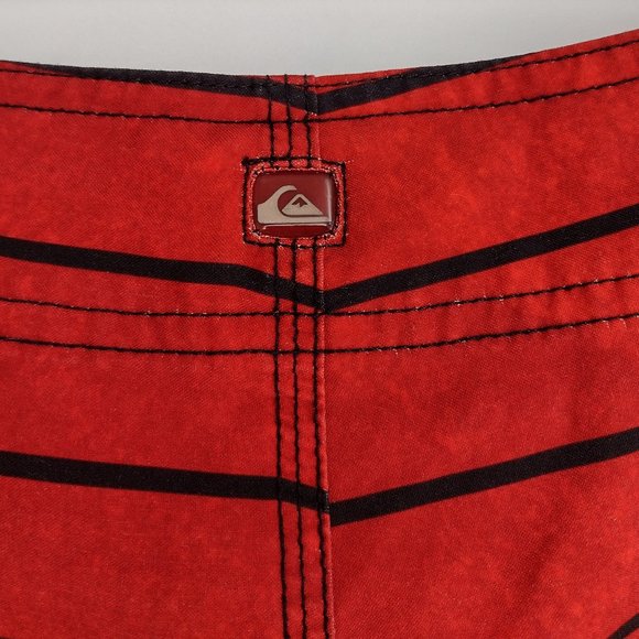 Quiksilver Cargo Side Pocket Red Black Blue & White Striped Surf Board Shorts - Picture 6 of 8